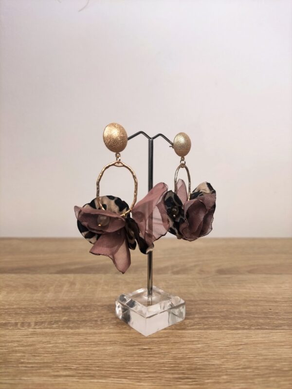 PENDIENTES FLOR SEDA ANIMAL PRINT - Imagen 4