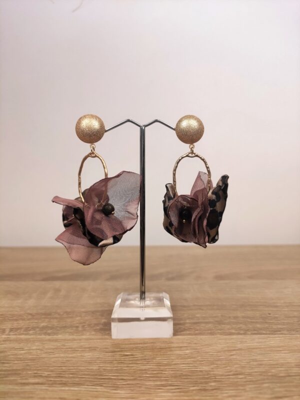 PENDIENTES FLOR SEDA ANIMAL PRINT - Imagen 3