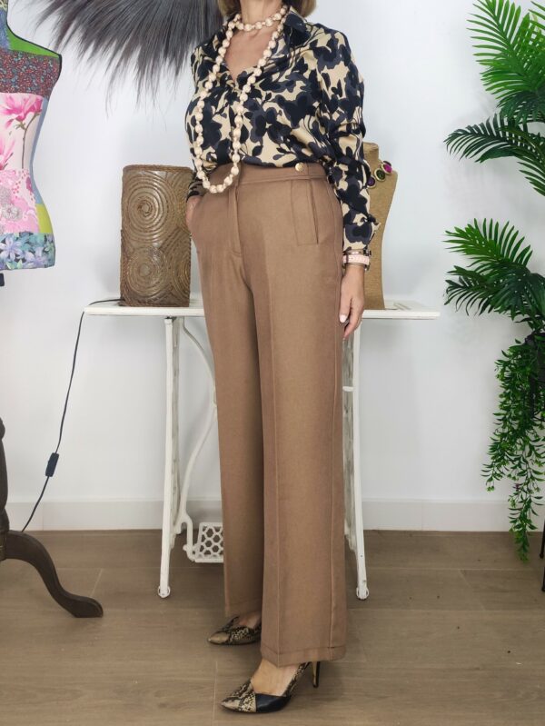 PANTALÓN ANCHO BOTÓN