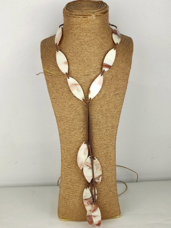 COLLAR PETALOS DE RESINA - Imagen 3