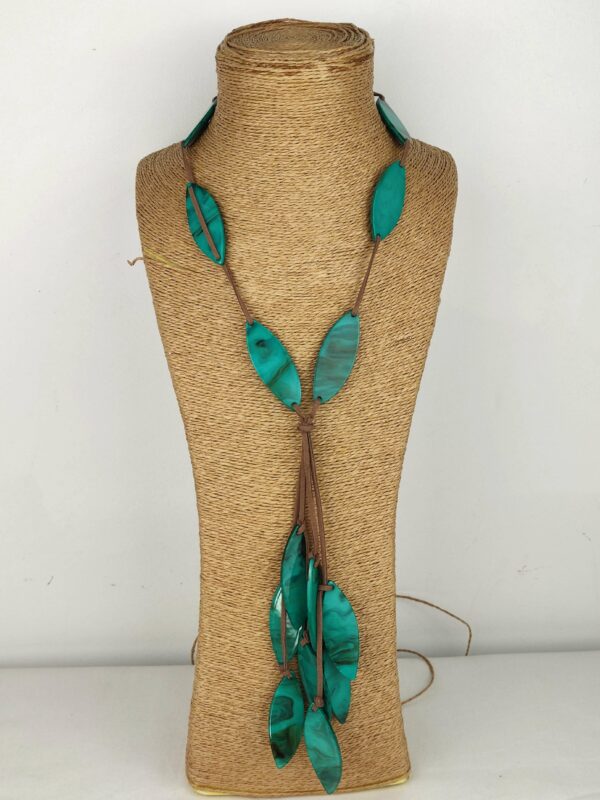 COLLAR PETALOS DE RESINA
