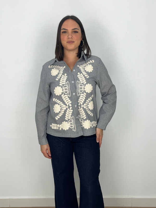 CAMISA RAYAS BORDADOS