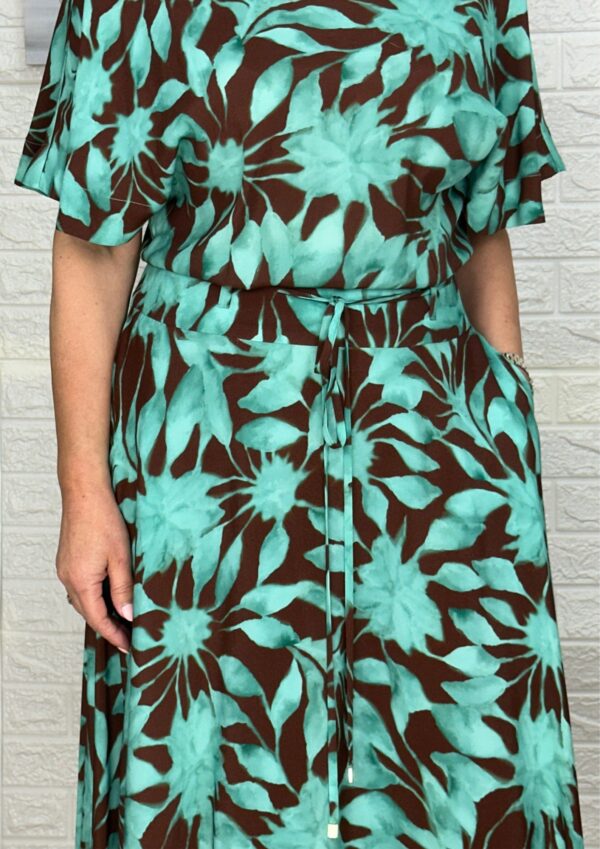 VESTIDO MIDI MANGAS CAPA - Imagen 2